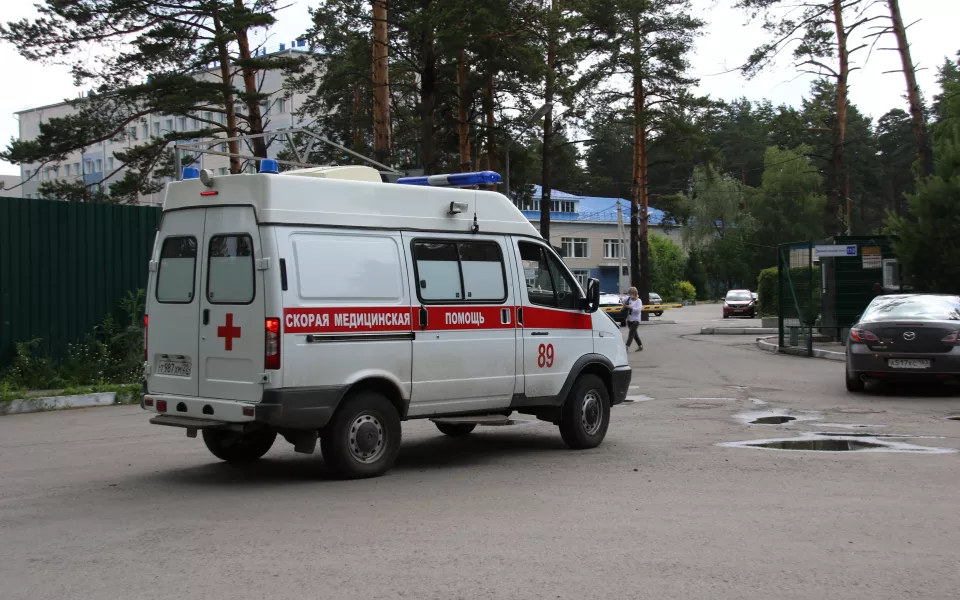 В Барнауле мужчина чуть не погиб во время ремонта маршрутки