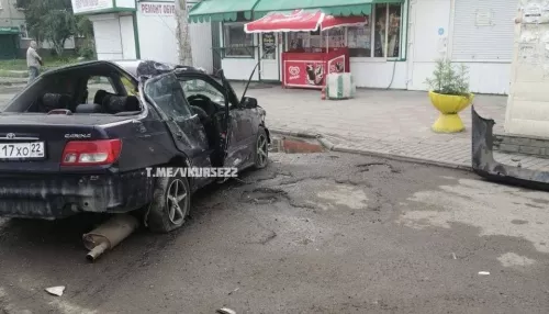 В Сети появилось видео утреннего тарана остановки и киоска в Барнауле