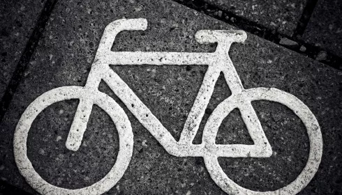 Езда с препятствиями: почему барнаульцы не спешат менять машины на велосипеды