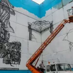 В Бийске завершают огромное граффити на стене жилого дома
