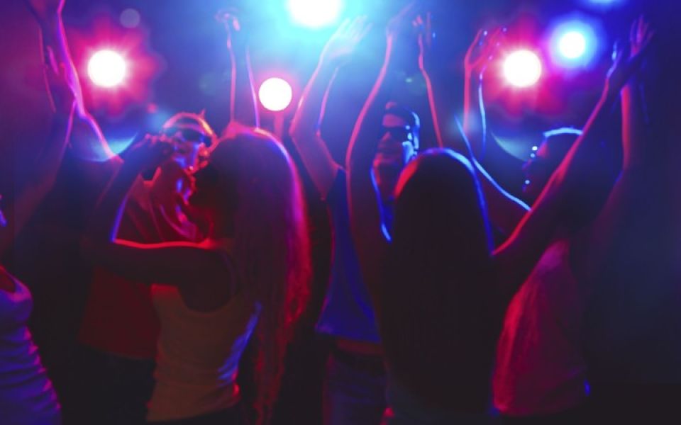 kak-tsipanut-telku-v-klube-gruppovuha-s-razvratom