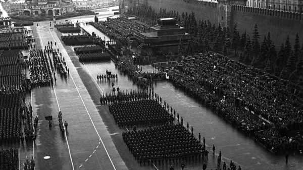 Как прошел самый первый Парад Победы в Москве 24 июня 1945 ...